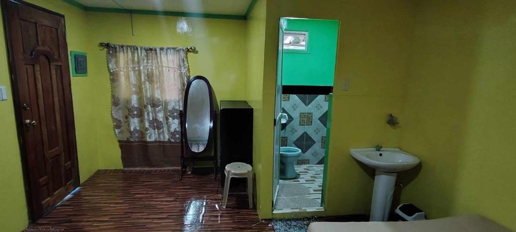Cheers & Shots Restobar Homestay Siargao