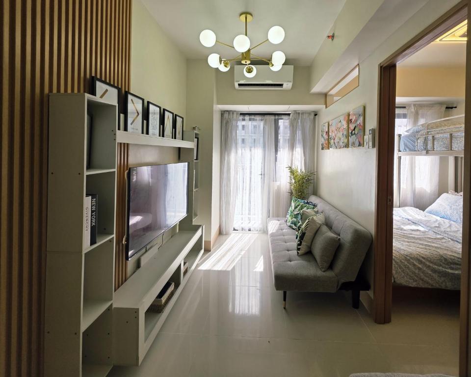 Classy & Homey 1BR Mall of Asia Airport Fast WIFI