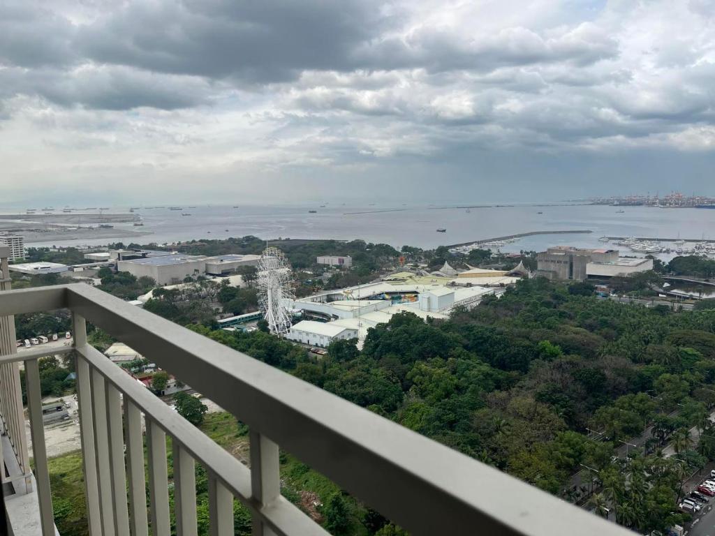 Near MOA good for sleeping with Bayview,sofa and WiFi 3146