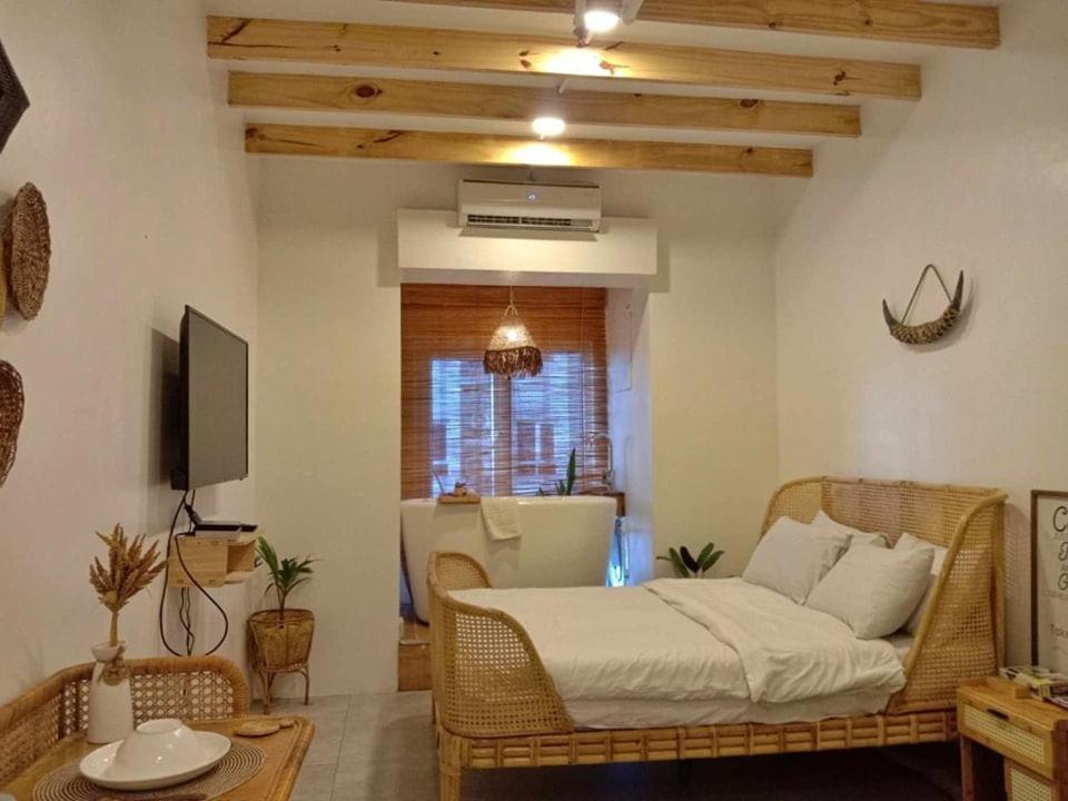 Condo in QC - Minimalist w Bath Tub near GMA EDSA