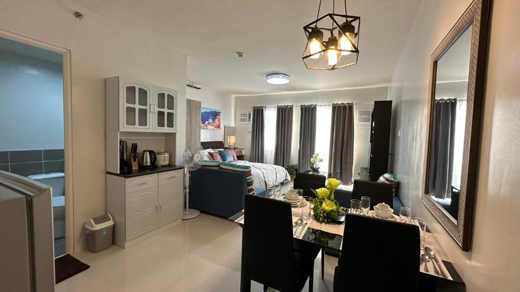 Studio deluxe with Balcony, Swimming pool and gym in Puerto Princesa, Palawan