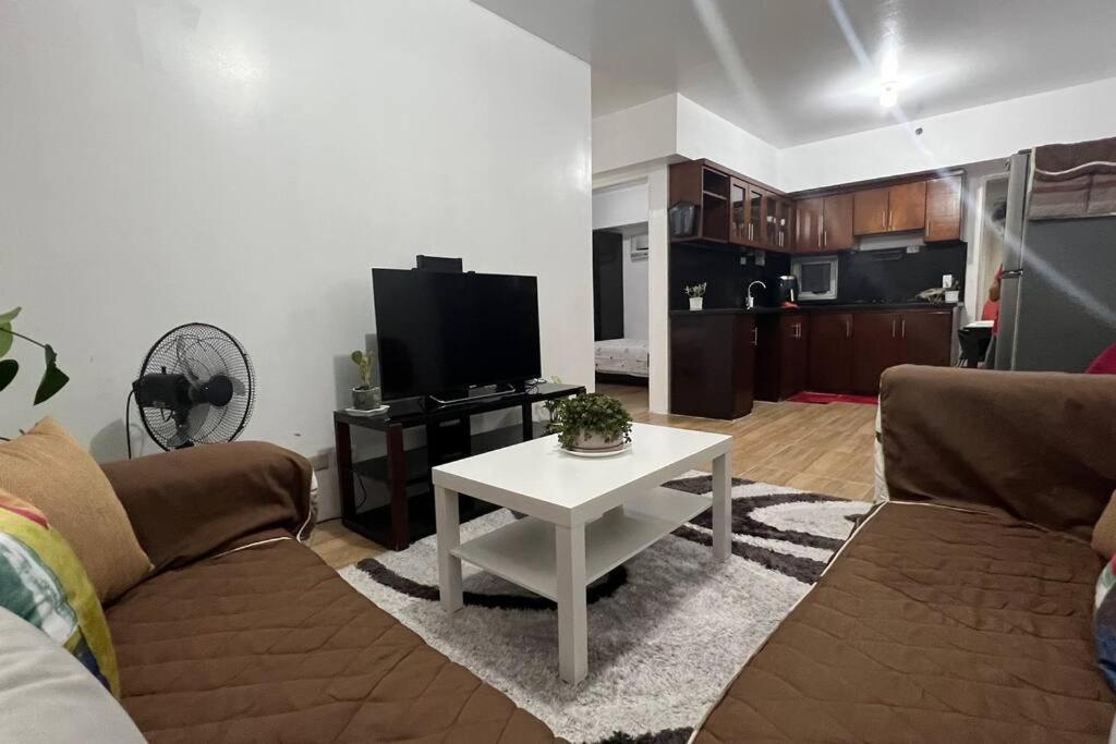 Convenient 2-Bedroom Condo Unit in the Metro