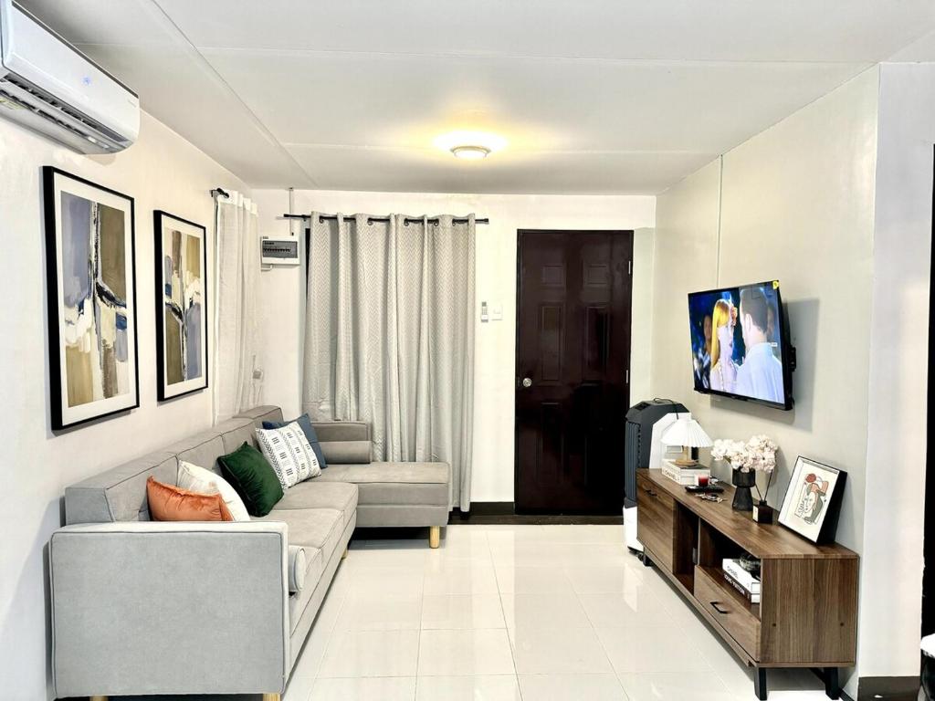Cozy 3BR Bungalow House with Netflix & Games