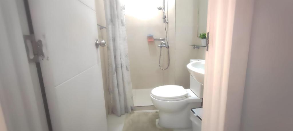 Aveline Suites Cozy Skyline View ACQUA Private Residences near Rockwell Makati