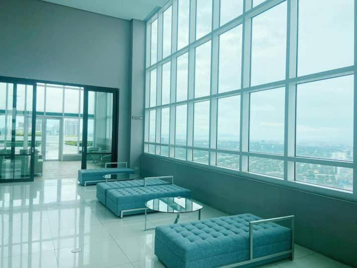 Cozy Condo at Beacon Tower 1 Makati with Netflix Pool and Wifi