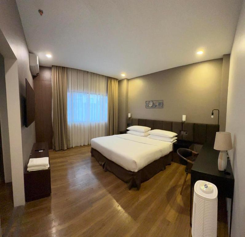 Cozy Modern 3BR Penthouse near Burnham with AC Wifi Netflix