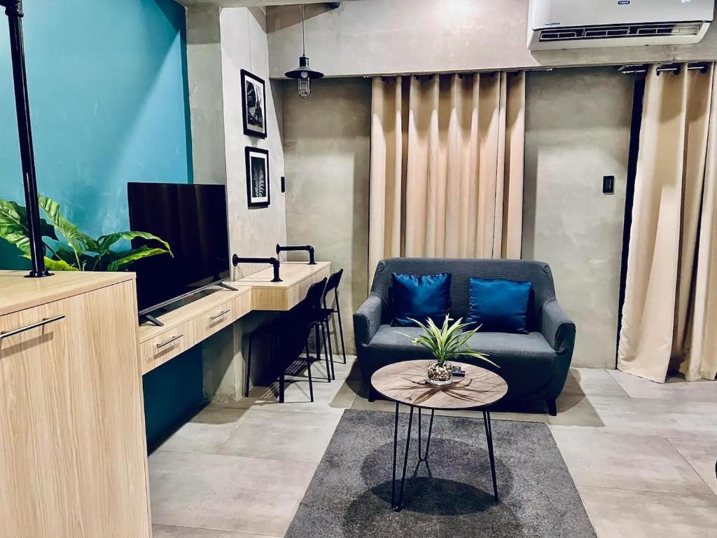 Cozy Spacious Pet Friendly Unit with Netflix Pool Gym