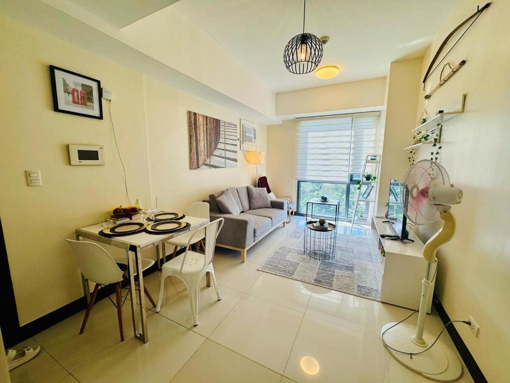 Cozy Viceroy 1BR, Walk to Venice Mall