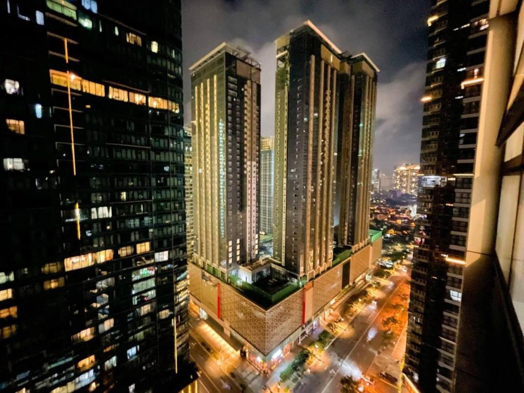 Premium Bgc Staycation, Uptown Area #ournw27b