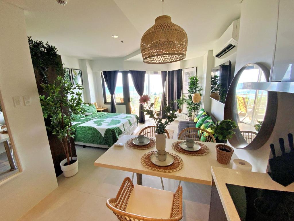 Dominiks nature and silent Jungle Studio Epic Ocean View Tambuli Mactan Pool Beach High Floor