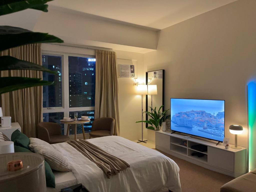 Camari Mandaluyong Staycation 2 with PS4, 400mbps WiFi, Pool, Netflix near MRT Boni, BGC, Megamall, Makati