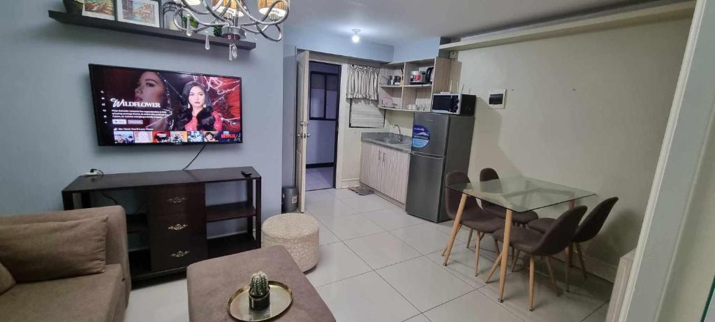 Elegant 2BR Condo unit with free WiFi
