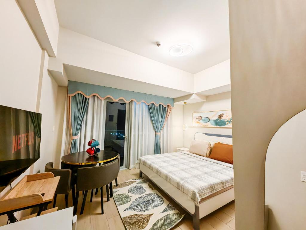 Elegant 4BR with balcony and bathtub in Uptown BGC
