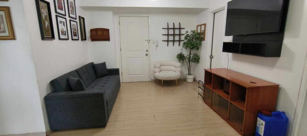 Elite Homestays Family-Friendly Condo Near Malls with Pool & Gym