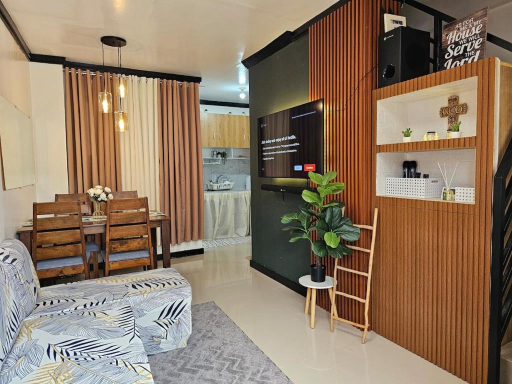 Entire House with Bedroom with AC