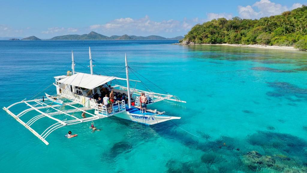 Expeditions To El Nido