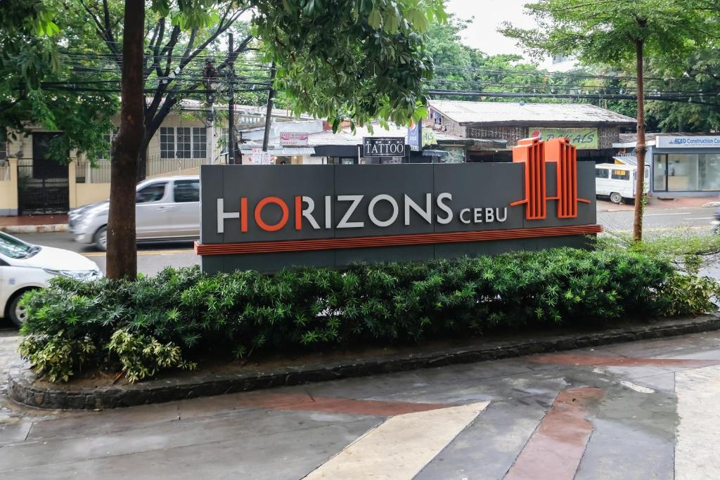 Ezeniel's Place at Horizons 101 Condominium