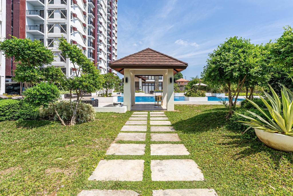 1-Br Chic Condo Near Airport 2-7 pax