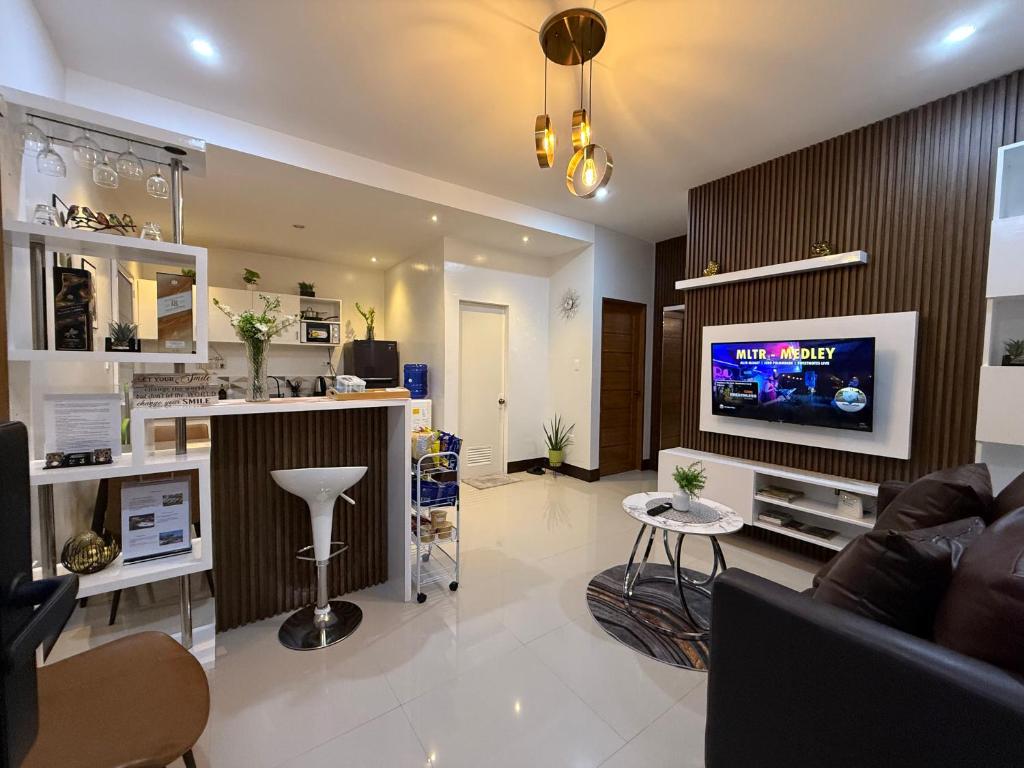 Family Friendly with 2BA&2BR , 100Mbps, Free Parking