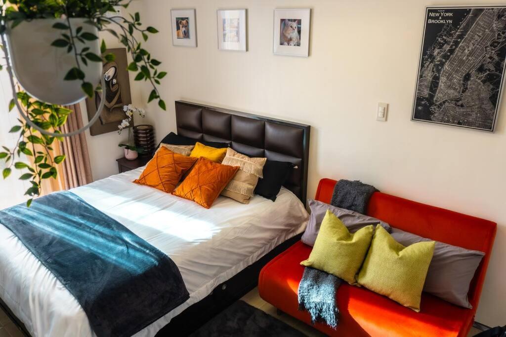 Luxury Resort Condo in Pasig FastWifiPoolSmartLock