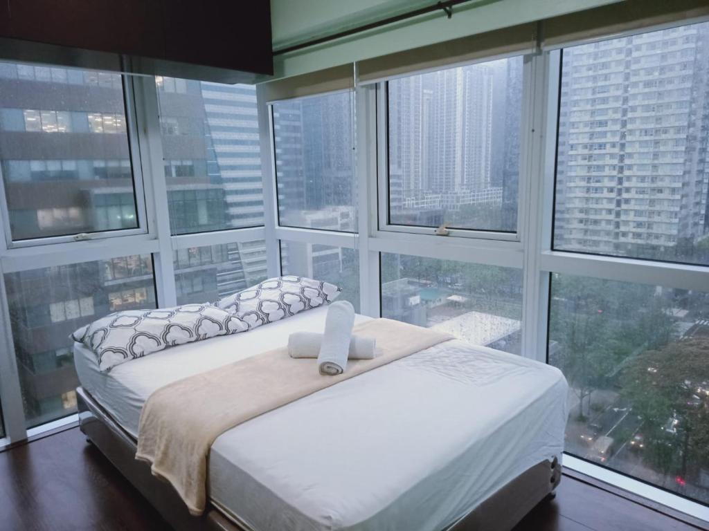 2 Bedrooms Units Forbes Area 5th Avenue BGC Center