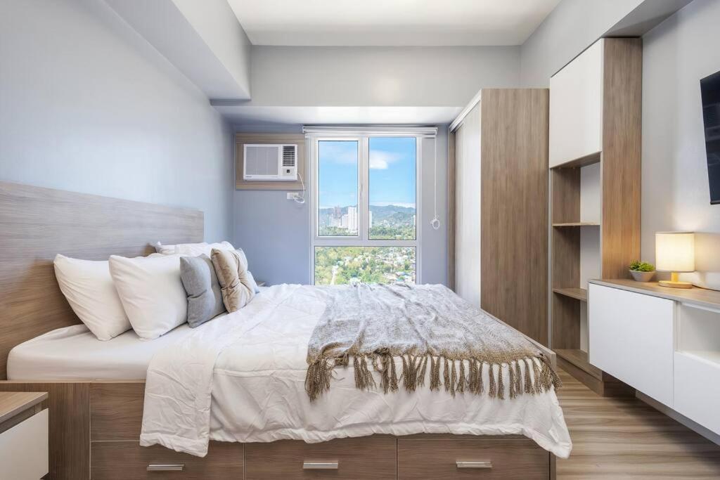 Furnished Designer Studio in Cebu IT Park with Amazing Mountain View, Fast WiFi, Netflix, Pool and More