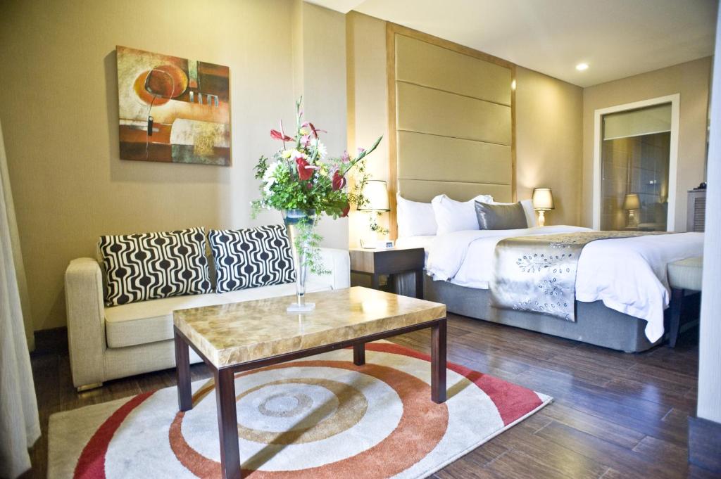 Goldberry Suites & Hotel Mactan