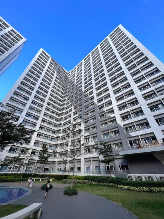 Taguig City Grace Residences with small balcony