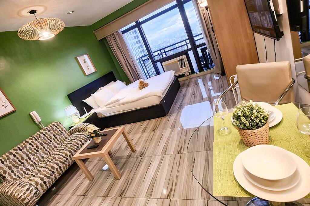 Green Flat Studio in Gramercy Makati with Netflix