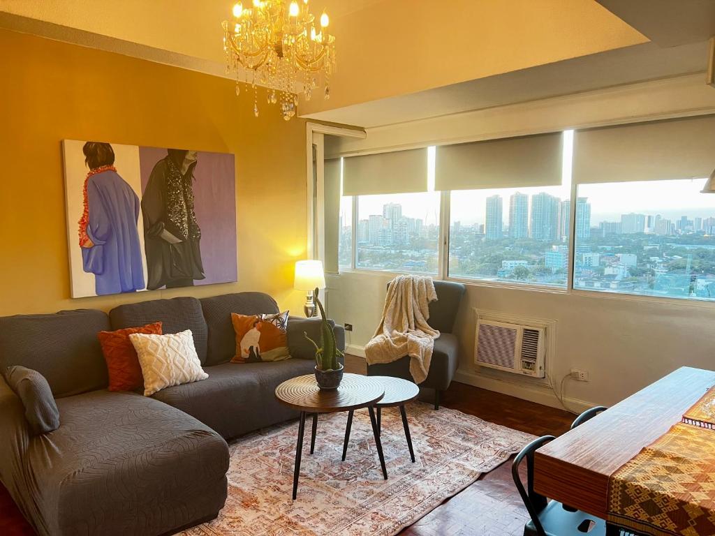 Greenhills 1BR Lower Penthouse w Panoramic View