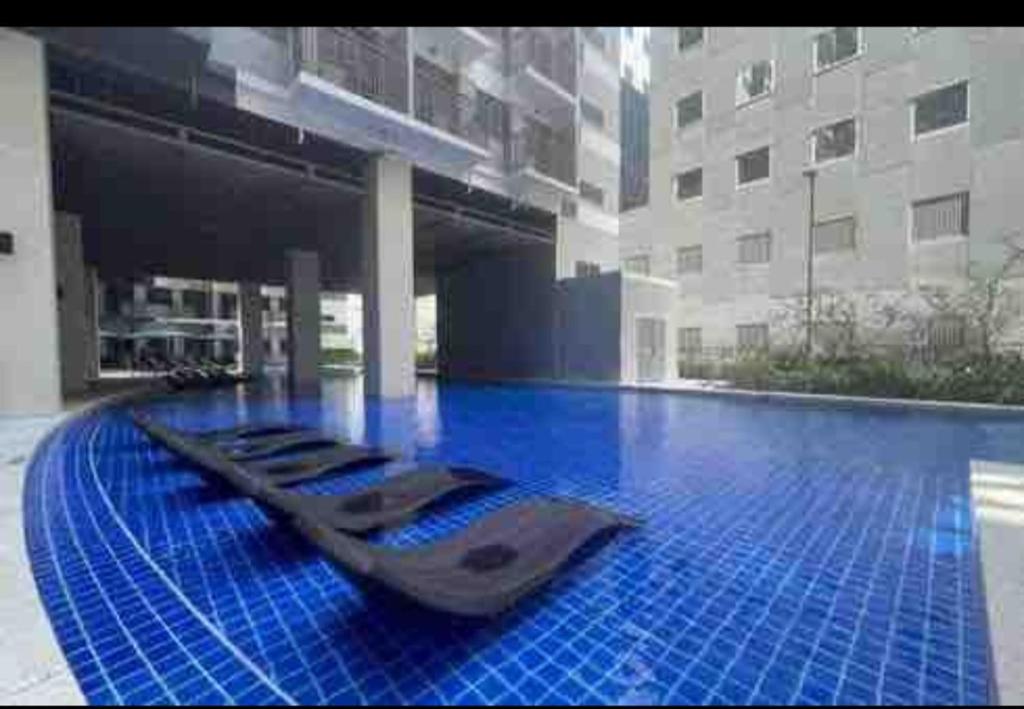 Happy Sunshine at S Residences