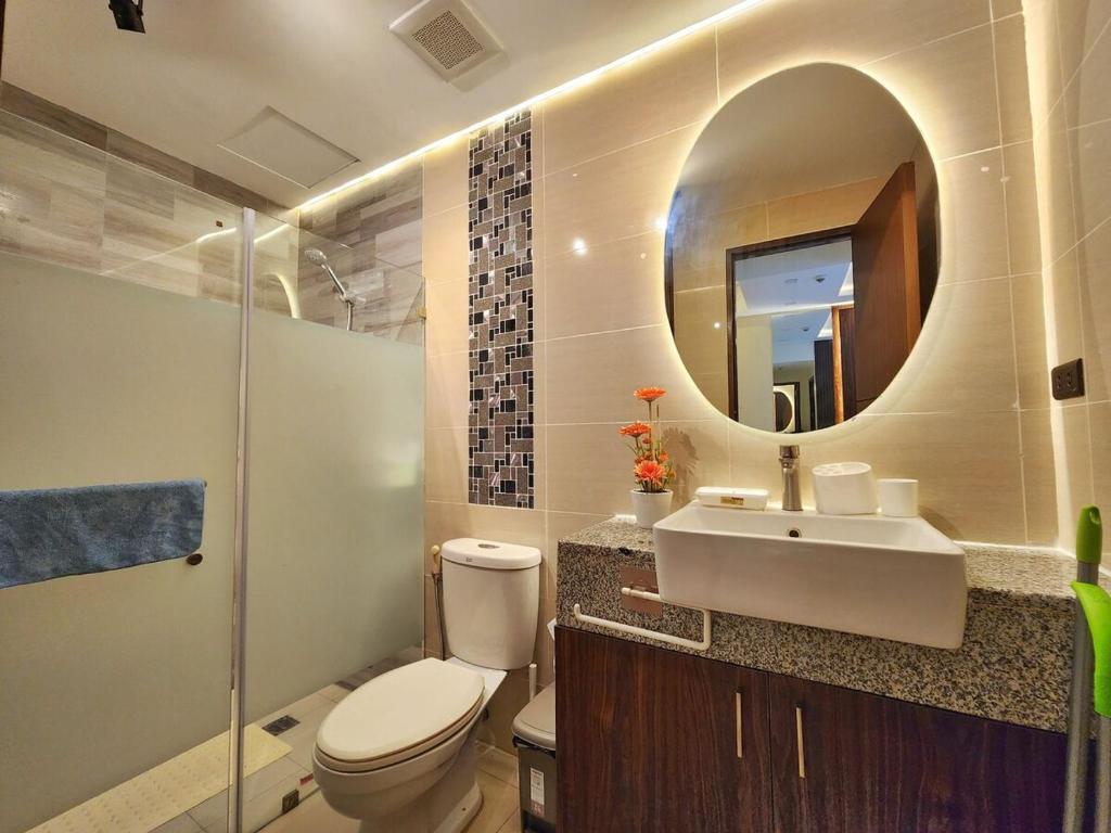 Hidden Zen 1 BR Haven Mckinley hill at The Florence