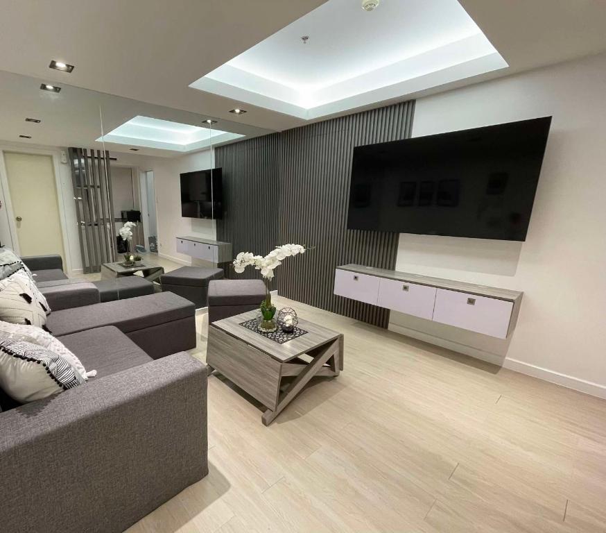 High-end 2BR Condo Boracay Tower - Azure Residences near Manila Airport