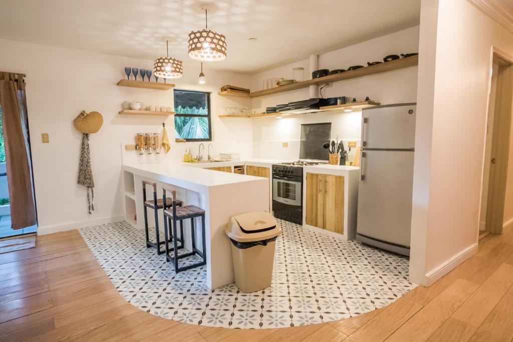 HILLSIDE Nest Townhouse in Subic Bay with Self-Serve Breakfast- Full AC, Pet Friendly, Monkeys!