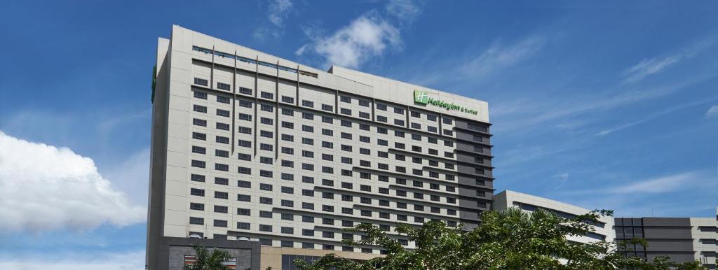Holiday Inn & Suites Makati by IHG
