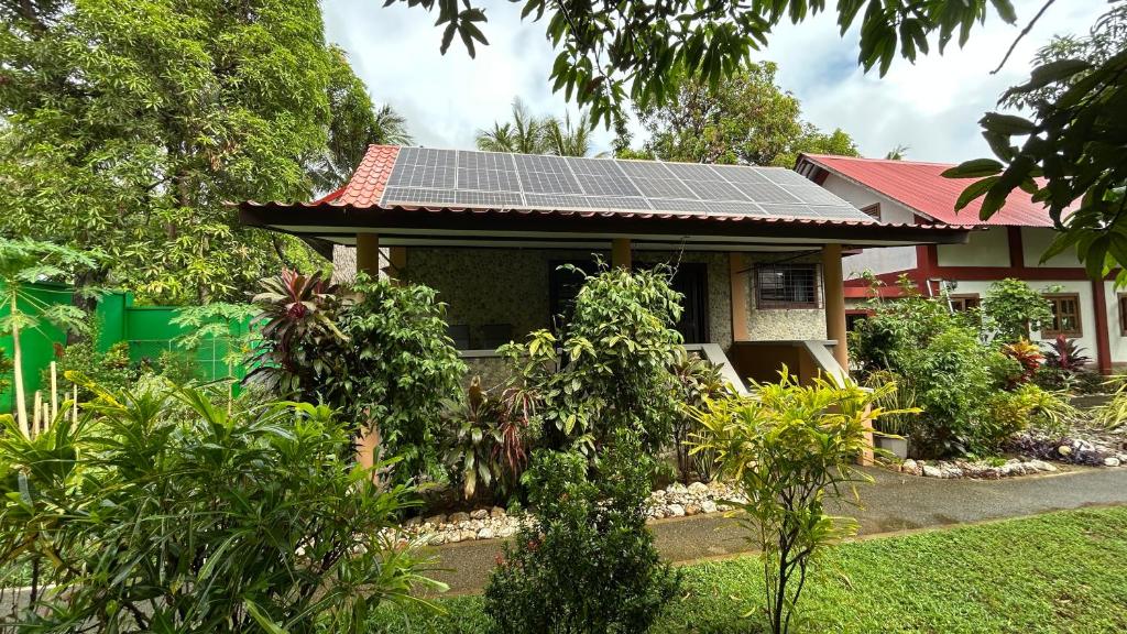 Haus am Strand auf Sibuyan Island nahe Cresta de Gallo - Marevic's Guesthouse 1 ohne Klimaanlage