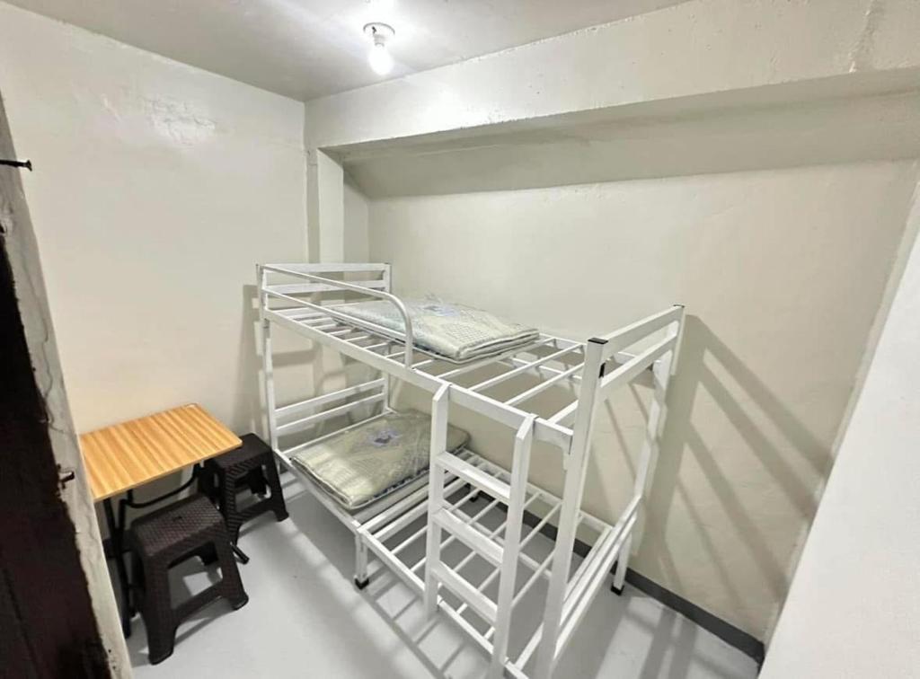 Home stay near at Vluna Medical Center Kalayaan Avenue, Philippine Heart Center, East Avenue Medical Hospital, Quezon City