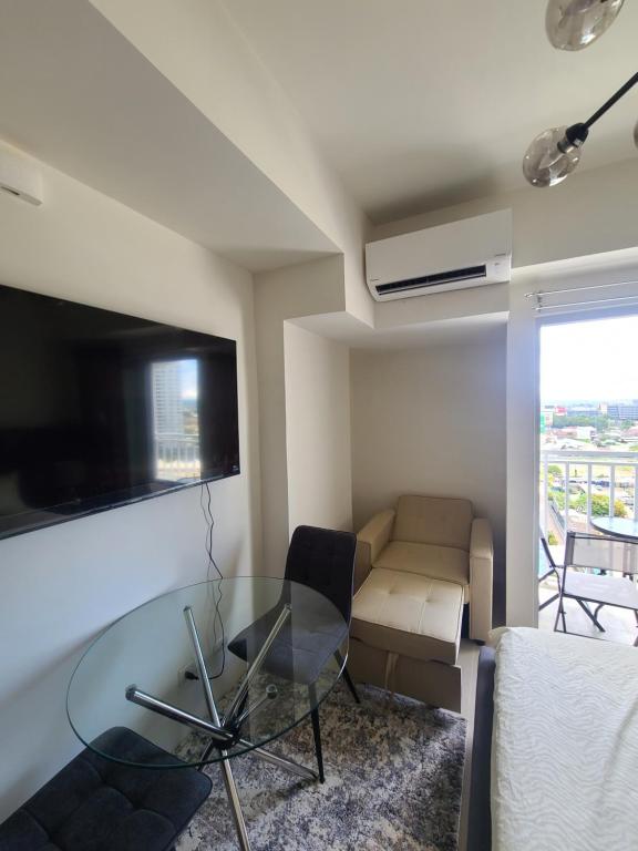 INSPIRIA Condo Free Airport Pickup for 3 nights stay or more