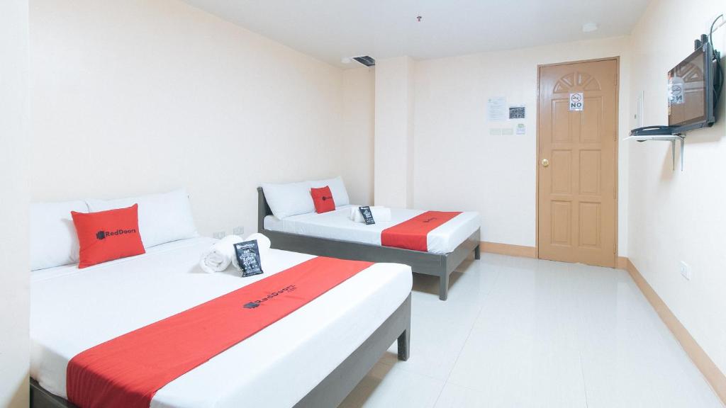 RedDoorz at Isabelita Hotel Tuguegarao City