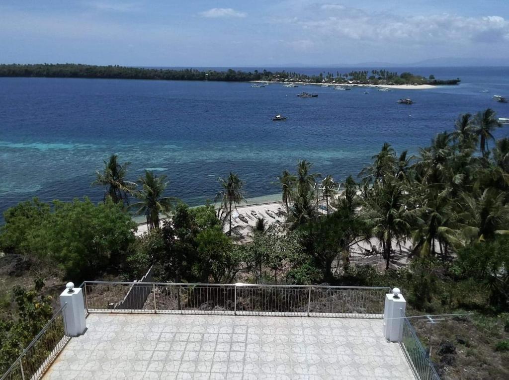 Islandview Whitehouse - Camotes