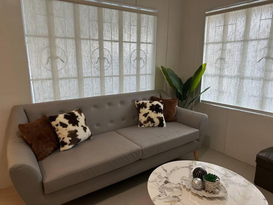 Japandi Home C - Fully Aircon, WIFI, Hot shower, 24hGuard, Center, near Malls