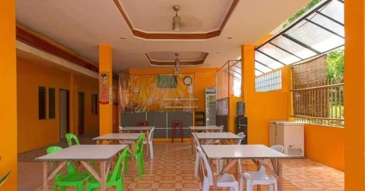 Jessa's 5 Guests house