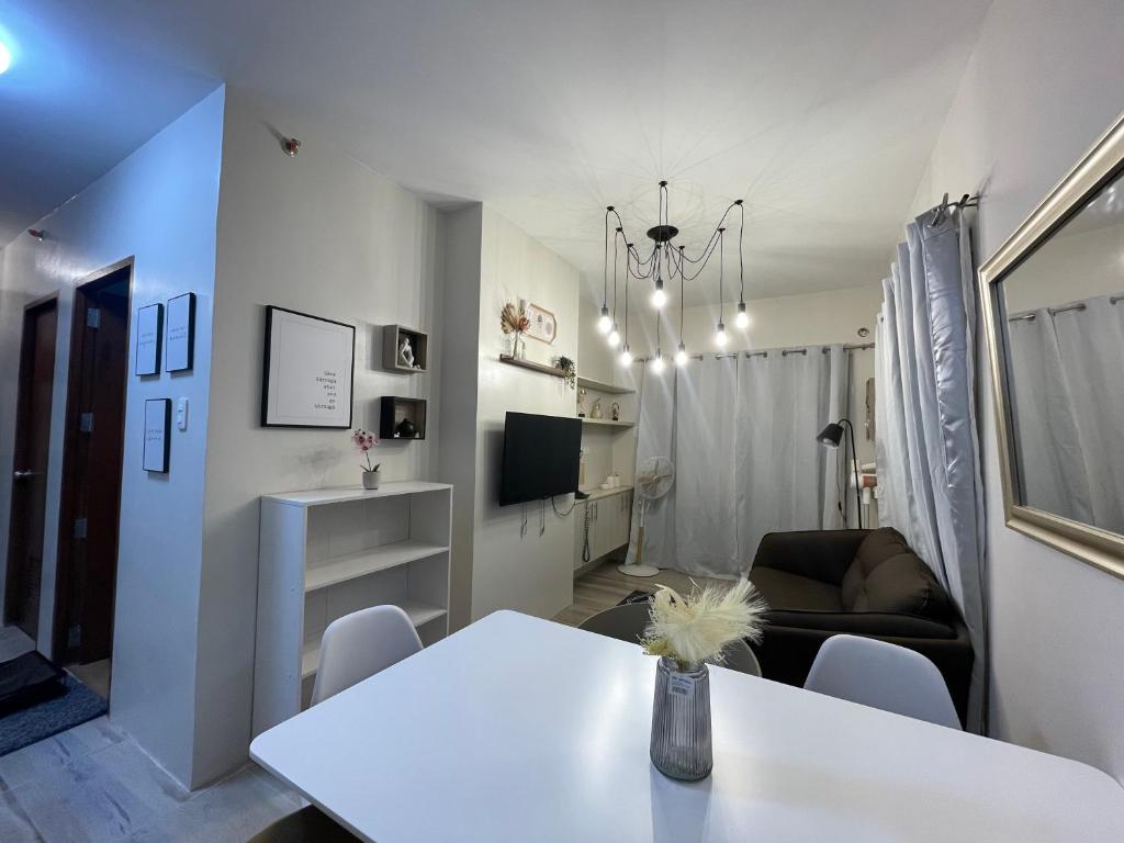 Jimenez's Modern Urban Oasis