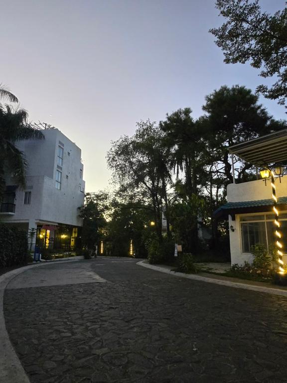 JnF Suites Tagaytay