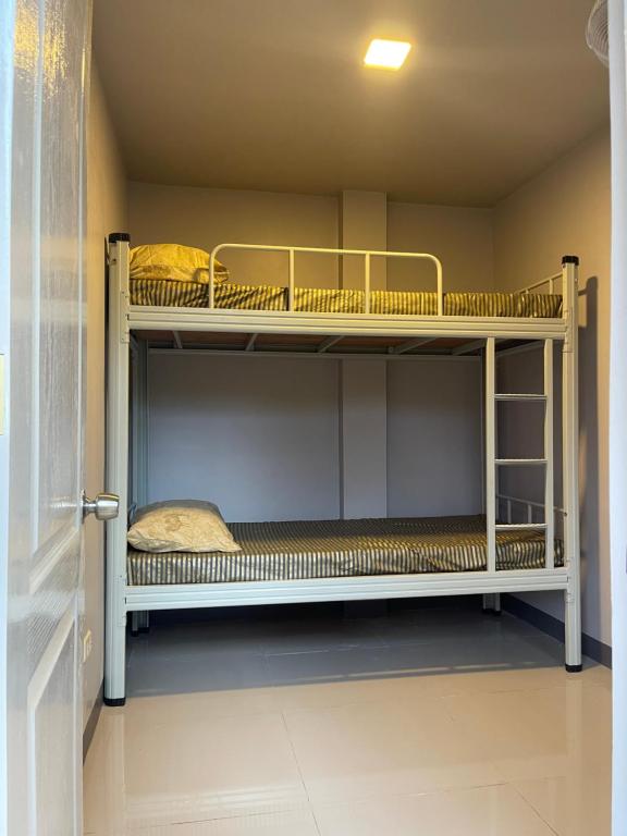 K and R Apartment Affordable Aircon Room with Wifi