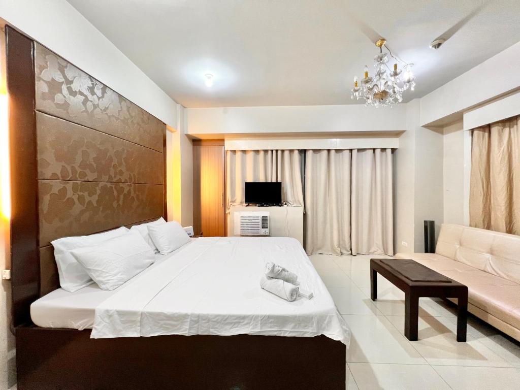 Kiel 5-Star Condo Hotel Across NAIA Manila Airport Terminal 3