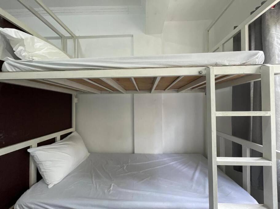 Lawton Residences Studio Room 3F - 4pax