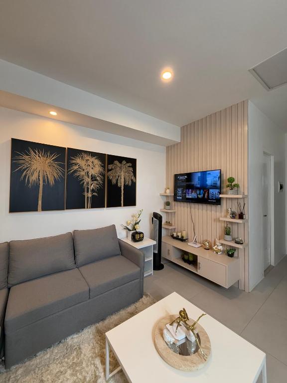 Lizzie - Studio Type Condo Unit
