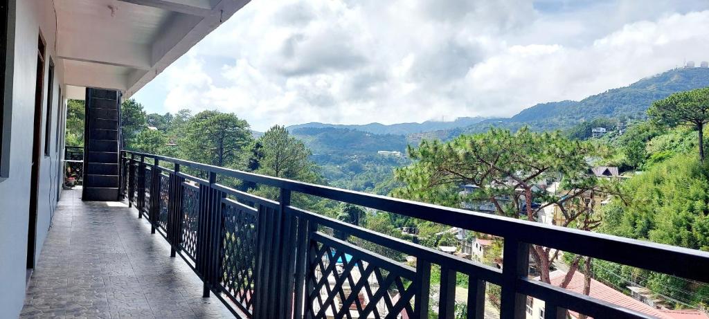 Logan's Transient Home - Apartment with Balcony