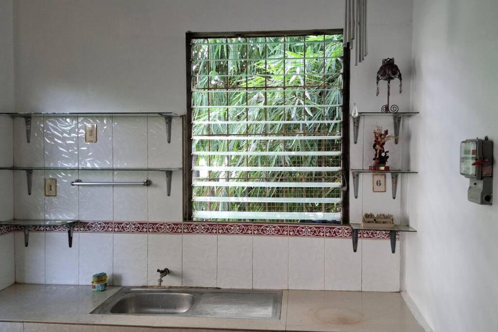 Lowest Price Room In Downtown with WiFi Room 5
